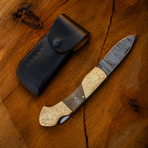 Cuchillo de bolsillo plegable de lujo hecho a mano de acero de Damasco con mango de hueso y latón grabado, con funda de cuero. Fabricante OEM ODM. - Product Image 5