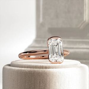 Anillo de Compromiso Moderno con Diamante Cultivado en Laboratorio de Corte Esmeralda de 3.0 CT, Oro de 14K, Media Montura, Elegante para Boda o Propuesta - Product Image 3