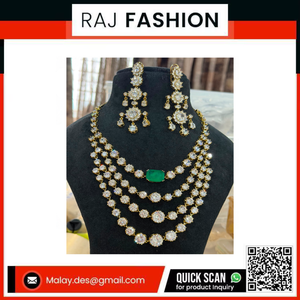 Conjunto de Collar y Aretes de Circonita Cúbica Verde Esmeralda Premium para Novias - Product Image 2