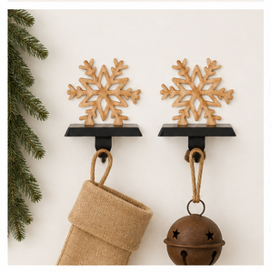 Soporte rústico de madera para calcetines navideños con diseño de copo de nieve, gancho colgante vintage de madera natural para chimenea, para decoración navideña. - Product Image 2
