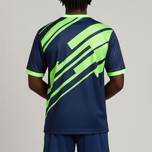 Maillot de football pour homme de haute qualité, sur mesure, 100% polyester, avec design personnalisé par sublimation, manches courtes, respirant et à séchage rapide - Product Image 2