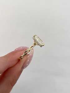 Anillo de Oro Sólido de 14K con Diamante Cultivado en Laboratorio de 3.03 CT, Corte Esmeralda, Banda Trenzada con Halo Oculto para Mujer, Regalo Sorpresa para Enamorados - Product Image 3