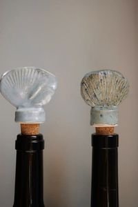 Bouchon de bouteille de vin en céramique de forme personnalisée, fait main, décoratif, réutilisable, accessoire pour les amateurs de vin, pour la maison et le bar - Product Image 2