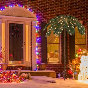 Palma Artificiale Natalizia Pre-Illuminata di 1,8 Metri con 250 Luci LED Bianco Caldo - Product Image 1