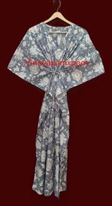 Robe Kimono Élégante Grise à Motifs Floraux Imprimés à la Main en Coton pour Femme, Style Bohème Chic, Longue, Taille Plus, Ethnique, Artisanale, Taille Haute, Col en V - Product Image 2