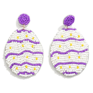 Boucles d'oreilles pendantes en forme d'œuf de Pâques en feutre, ornées de perles et de sequins, brodées de motifs pastel - Product Image 1