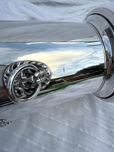 ถังน้ำแข็งเงินคุณภาพสูง ดีไซน์ขอบลายองุ่น พร้อมหูจับรูปสิงโต สำหรับตกแต่งบาร์หรูหรา และจัดงานปาร์ตี้ จากอินเดีย - Product Image 5