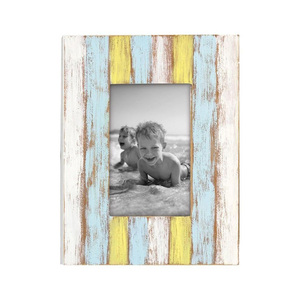 Cadre photo en bois contemporain aux bords nettoyés pour la décoration de bureau, d'étagère et de mur - Product Image 1