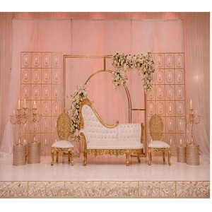 การตกแต่งเวทีอย่างหรูหราด้วยผนังเชิงเทียน ฉากหลังโลหะสำหรับงานต้อนรับที่สง่างาม ฉากหลังโลหะสำหรับเวทีที่งดงาม ฉากหลังโลหะพร้อมเชิงเทียนจากสหราชอาณาจักร - Product Image 1