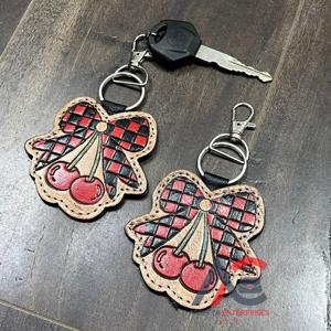 Porte-clés en cuir à carreaux, style nouveau, design artisanal, luxe personnalisé, véritable cuir de vache, accessoires cadeaux unisexes - Product Image 1