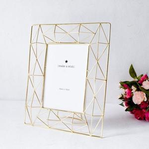 Cadre photo géométrique en métal doré, style minimaliste moderne, décoration de bureau luxueuse et raffinée pour une esthétique de table élégante et haut de gamme - Product Image 2