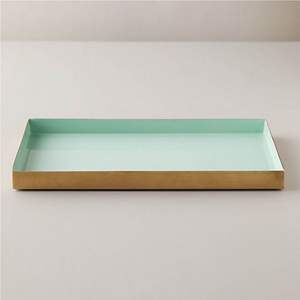 Bandeja de Servir Moderna de Lujo en Verde Menta con Borde de Latón Dorado, Bandeja Decorativa Rectangular de Metal para Comida, Café, Mesa, Decoración de Vanidad - Product Image 1