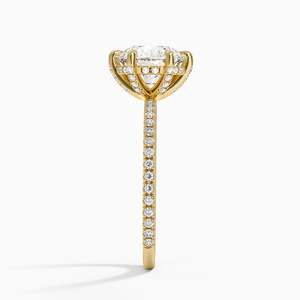 Anillo de Compromiso de Moissanita de 2 Quilates con Corte Redondo, Banda Pavé y Seis Puntas Solitarias - Product Image 2