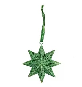Ornement suspendu en forme d'étoile découpée avec paillettes rouges et vertes et ruban - Décoration pour arbre de Noël et fêtes - Product Image 6