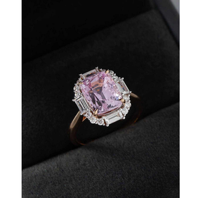 Anillo de compromiso de plata de ley 925 con oro rosa, estilo hip hop, engaste pavé, moissanita de corte cojín con baguette y halo para mujer - Product Image 2