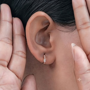 ต่างหูทองคำแท้ 14K ประดับเพชรทรงมาร์คีส์ 0.20 กะรัต ได้รับการรับรองจาก IGI ระดับ VVS เพชรเลี้ยงในห้องปฏิบัติการ ฝังแบบเบเซล ต่างหูทรงห่วง ดีไซน์เรียบหรู เหมาะสำหรับใส่ทุกวัน - Product Image 3