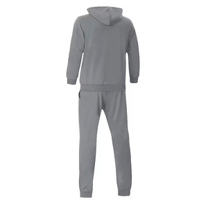 Restez performant avec ce survêtement technique gris élégant. Conçu pour un confort ultime et une coupe athlétique moderne. Parfait pour toute déplacement. - Product Image 5