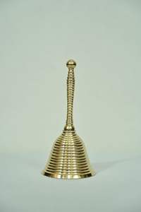 Campana de Latón para Mandir Hecha a Mano por Artesanos Locales, Ghanti Tradicional para Pooja, Decoración para el Hogar, Templo, Hotel, Restaurante - Product Image 4