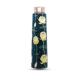 ขวดน้ำทองแดงลายดอกไม้สีทอง พิมพ์ลายเถาวัลย์ดอกไม้ ดีไซน์จากธรรมชาติ ขวดน้ำดื่มแบบอายุรเวท ใช้ซ้ำได้ - Product Image 2