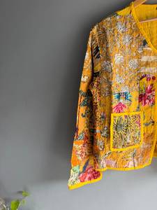 Manteau en soie matelassé à fleurs bohèmes, col en V, manches longues, fermeture boutonnée, design avec poches, cadeau pour elle - Product Image 4