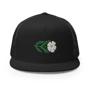 Gorra Trucker de Malla Bordada Personalizada de Alta Calidad con Tela Premium Unisex para Aventuras Casuales y Comodidad Durante Todo el Día - Product Image 1