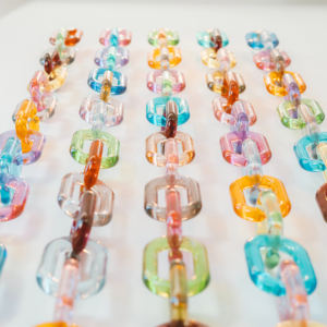 Chaîne en résine grande taille, maillons colorés pour décoration murale, séparateur de pièce DIY et accessoires de rideaux - Product Image 1