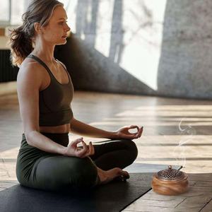 En gros, Brûleur à Bakhoor rond en bois de manguier avec couvercle en laiton antique à filigrane, support d'encens Oud traditionnel, Mabkha rustique Zen - Product Image 4