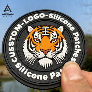 Patch en caoutchouc PVC personnalisé Aifran avec fixation auto-agrippante pour chapeaux, sacs à dos, vêtements – Patch logo durable - Product Image 2