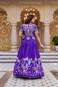 Lehenga Choli brodé bleu foncé en soie, vêtements indiens pakistanais pour femmes, pour les festivals, les mariages et les fêtes - Product Image 3