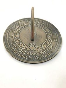 Cadran solaire Claddagh en métal artisanal pour l'extérieur avec motif cœur celtique pour une décoration de jardin élégante et un cadeau idéal - Product Image 1