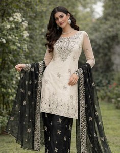 Anarkali Salwar Kameez en tissu de soie élégant et très demandé, avec un magnifique design de col, idéal pour les mariages et les fêtes, pour les mariées ou les femmes. - Product Image 5