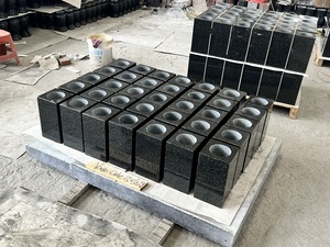Vases carrés en granit noir <span class=keywords><strong>sud</strong></span>-africain de style slovaque au design moderne pour cimetière et funérailles - Product Image 2