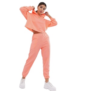 Nouveau survêtement élégant avec logo personnalisé Crop Tops Hoodies et survêtement de jogging Ensemble 2 pièces Survêtements en coton pour femmes - Product Image 1