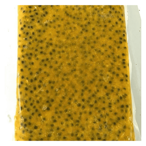 Purée de fruit de la passion surgelée IQF avec pépins, préparée à partir de pulpe de fruit de la passion naturelle pour la préparation de smoothies et de desserts - Product Image 1