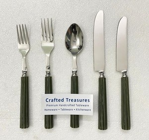 Ensemble de couverts de style royal avec manche en résine, couteau, fourchette et cuillère en acier inoxydable plaqué or PVD, vaisselle, couverts de table - Product Image 5