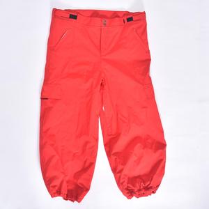Pantalon de neige rouge durable pour l'extérieur avec poignets élastiques, poches multiples, fermetures éclair sécurisées et ceinture réglable - Product Image 1