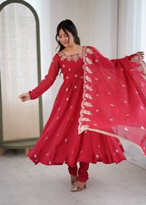 ชุดคุर्ตาปักลายชนเผ่าสำหรับผู้หญิง พร้อมกางเกงและผ้าคลุมไหล่ - Product Image 5