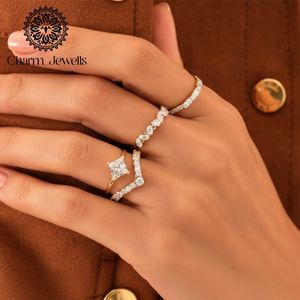 Bague de fiançailles classique pour femme Charm_Jewells en argent plaqué or 10 carats avec moissanite taille coussin sertie à griffes, motif floral, certifiée IGI - Product Image 5
