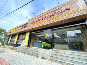 Puertas de Madera Compuesta WPC Completas, Diseño Vietnamita, Modernas, Impermeables, Ecológicas, Aisladas, Precolgadas, para Dormitorio o Apartamento, Directo de Fábrica - Product Image 6