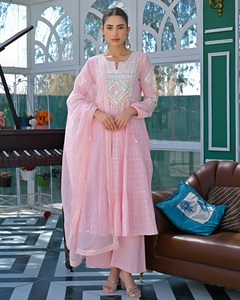 Salwar Kameez de Algodón Blanco con Dupatta Bordada, Conjunto Informal Tradicional Indio Pakistaní para Mujer - Product Image 3
