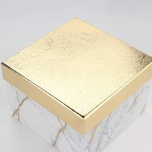 Caja de Regalo Rígida con Diseño de Mármol Elegante Personalizada TH CBB-563, Tapa Dorada con Grabado, Materiales Reciclados - Empaque de Lujo para Eventos Especiales - Product Image 3