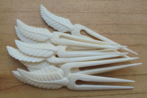 Épingle à cheveux moderne sculptée à la main en os écologique, outil de coiffure traditionnel, objet d'art de collection pour femmes, jeunes filles et mariées - Product Image 2