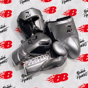 Gants de boxe personnalisés en cuir de vachette couleur argent métallisé et violet avec autres protections, abordables pour hommes - Product Image 2