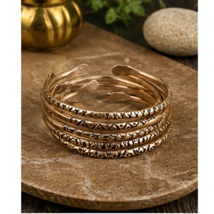 Conjunto de Pulseras de Bronce Grabadas con Diseño Ritual Antiguo, Brazalete Estilo Runa con Punta Aplanada y Grabado a Mano - Product Image 3