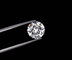 OM GEMS Diamante Suelto Certificado IGI de 3.0 Quilates, Corte Brillante, Cultivado en Laboratorio, Claridad VVS2, Color E, Lugar de Origen, para Joyería - Product Image 1