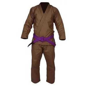 Uniforme de karaté personnalisé de haute qualité, léger, durable, résistant au rétrécissement, 100g polyester/coton, approuvé par la WKF, avec logo personnalisé - Product Image 1