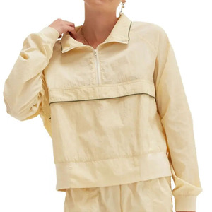 Ensemble de vêtements de sport personnalisés avec logo, coupe-vent et short pour femmes, ensemble deux pièces d'été en nylon et polyester - Product Image 4