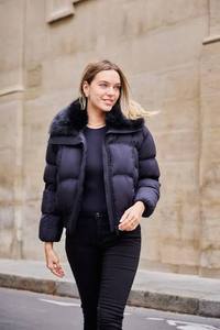 Chaqueta acolchada de invierno para mujer con capucha de piel blanca, abrigo cálido con cremallera completa - Product Image 3