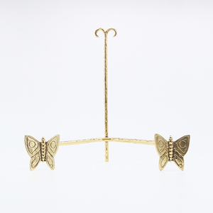 Soporte de platos de latón con diseño de mariposa, utilizado para mesas de comedor de hotel, estantes decorativos de latón, soporte para platos. - Product Image 1