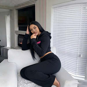 Conjunto Deportivo de Dos Piezas para Mujer, Sudadera Corta con Cierre y Pantalones Deportivos, Ropa Deportiva de Primavera/Verano, con Logotipo Personalizado - Product Image 4